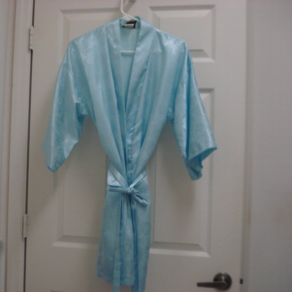 Vintage California Dynasty Floral Light Blue Robe Kimono Size Small/Medium Belt